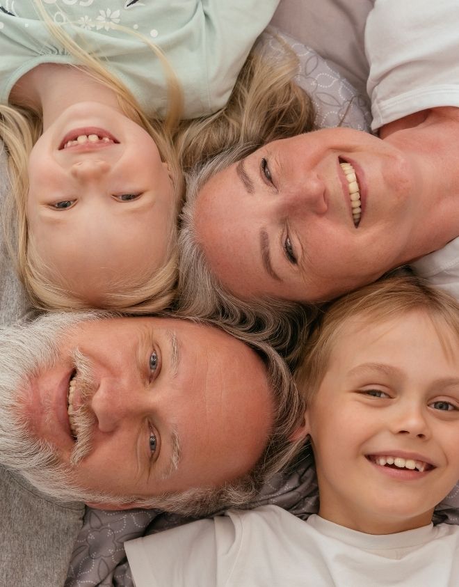 Wer frühzeitig für die Zukunft seiner Kinder und Enkel vorsorgt, legt das Fundament für eine stabile und sorgenfreie finanzielle Basis.